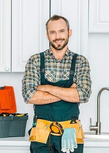 smiling-handsome-plumber-standing-with-crossed-arm-2024-11-17-07-42-33-Y99Z6GE-1.jpg